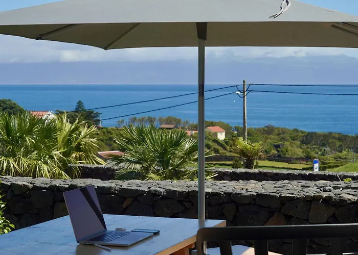 Casas Da Prainha C Prainha (Sao Roque do Pico)